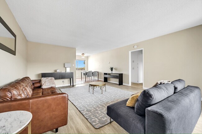Foto del edificio - 2033 E 3rd St