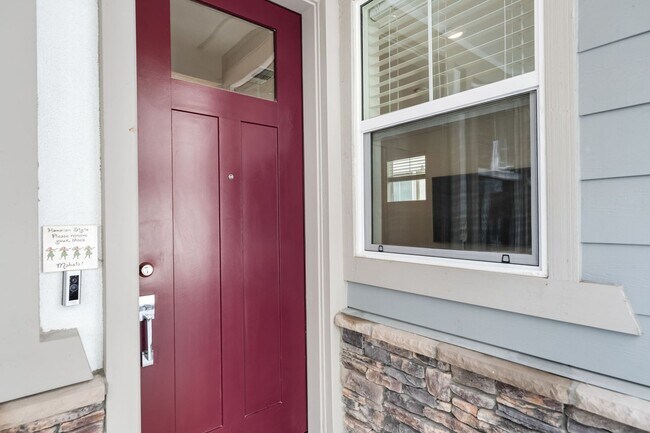 Photo - Modern 3-Level 5 Bedroom 4 Bathroom Newark... House