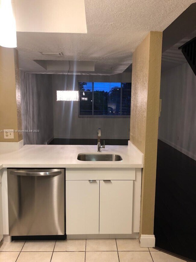 Foto del edificio - 705 SW 148th Ave