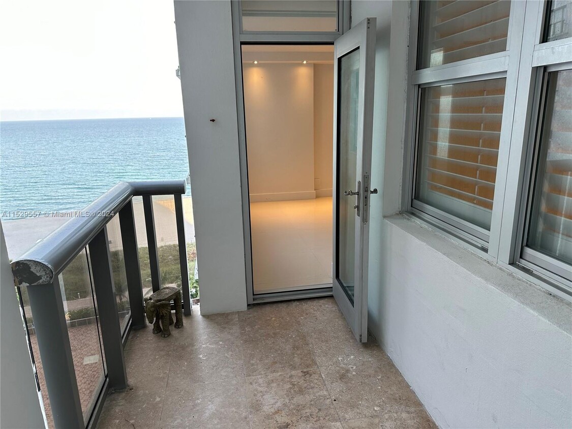 Foto principal - 6039 Collins Ave