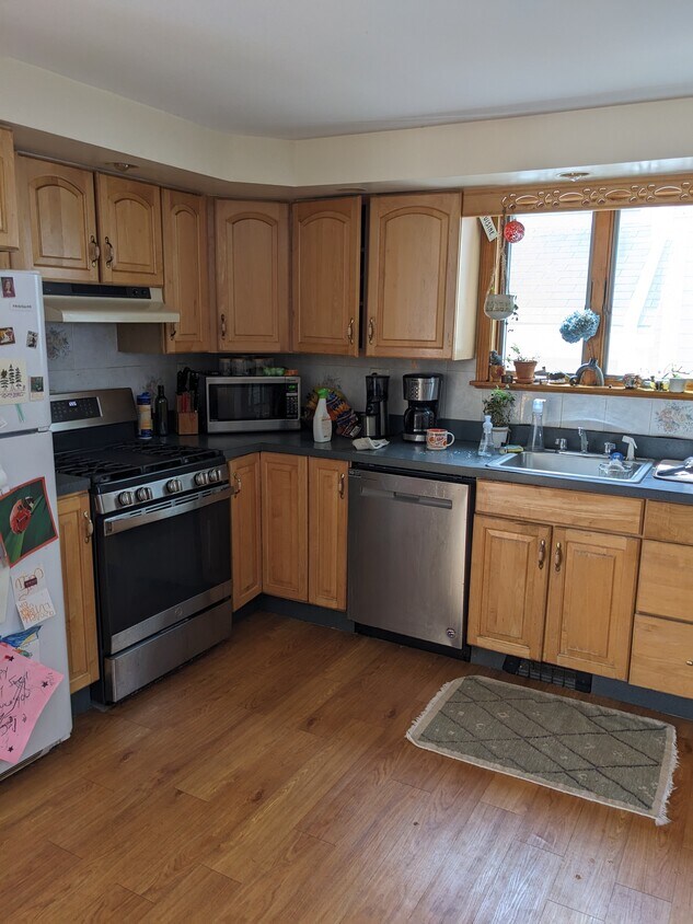 Kitchen - 44 Tremont St