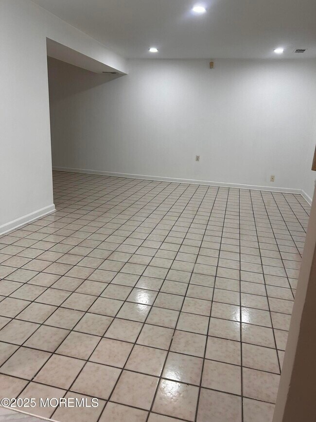 Building Photo - 823 Bowman Rd