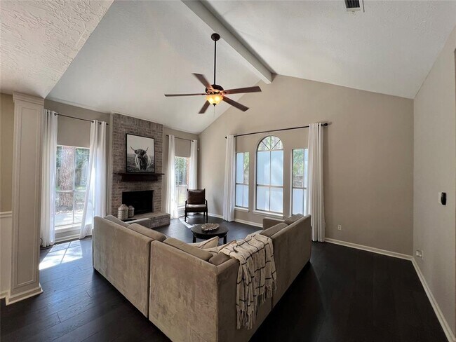 Foto del edificio - 5 Spurwood Ct