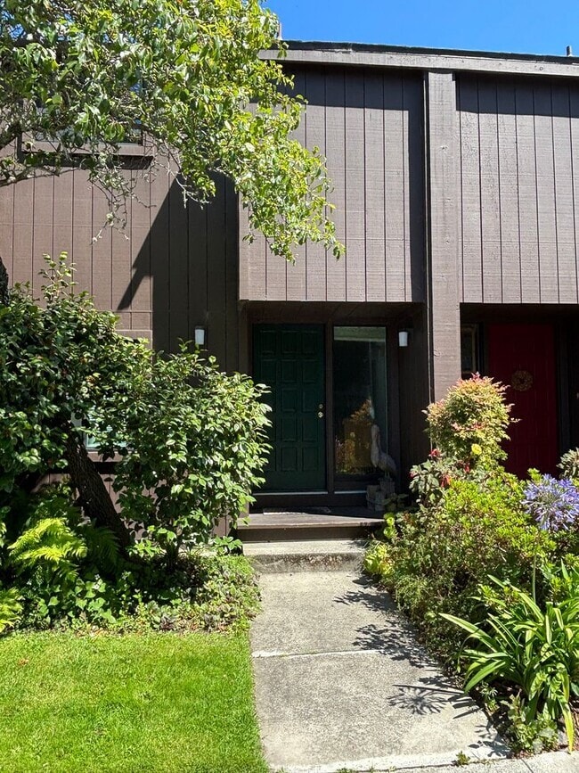 Building Photo - 110 Shelter Lagoon Dr