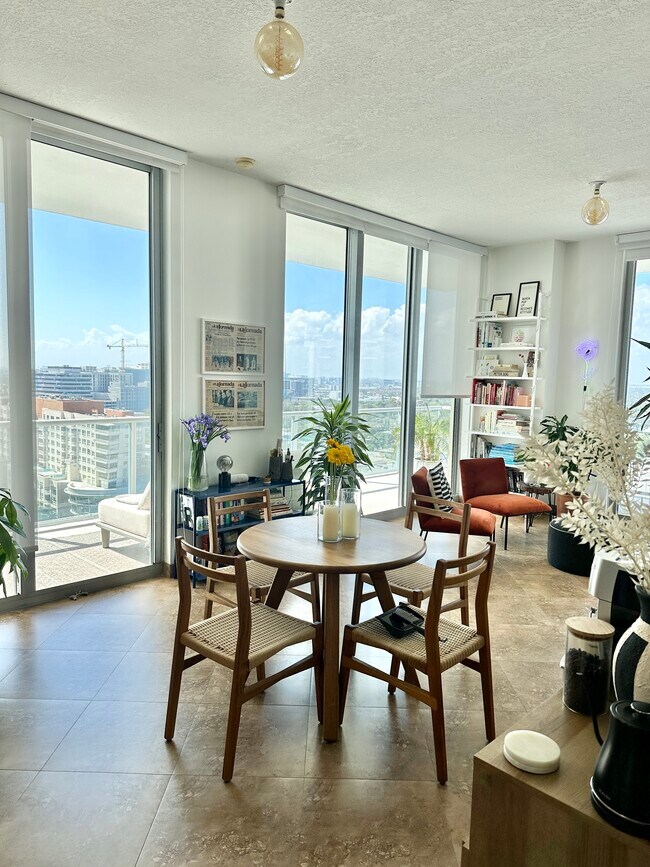 Foto del edificio - 3470 E Coast Ave