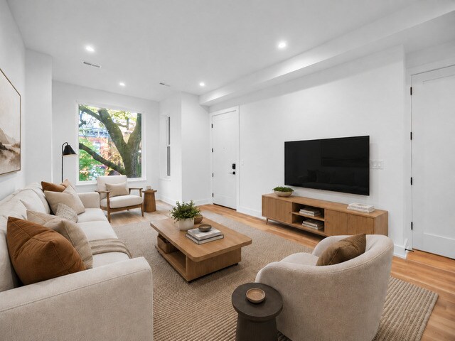 Foto del edificio - 2113 N Kenmore Ave