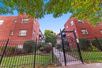 Building Photo - 7527 N Damen Ave
