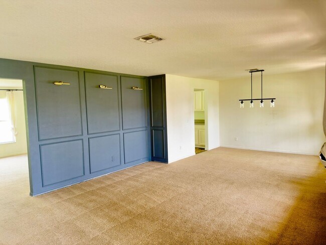 Foto del edificio - Call Ed for showings (352) 217-0284