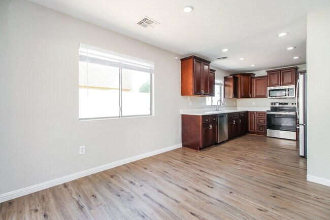 Building Photo - 878 E Pollino St