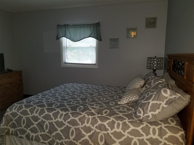Building Photo - Ontario Village Apartments - 435-8
