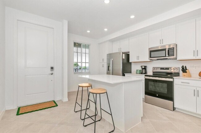 Building Photo - 12320 Wellen Golf St