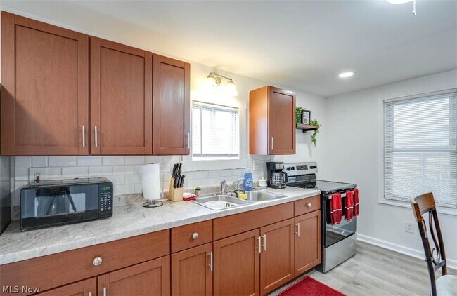 Foto del edificio - 4924 Pearl Rd