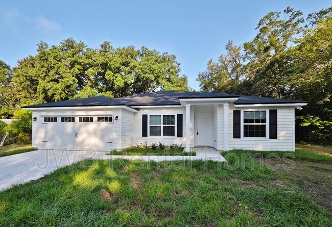 Building Photo - 13638 Hollings St