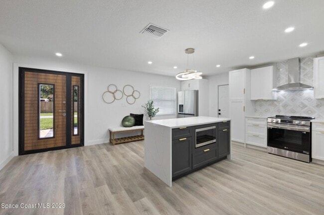 Building Photo - 415 North Shore Dr