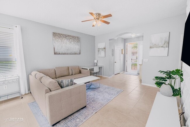 Building Photo - 701 Seminole Palms Dr
