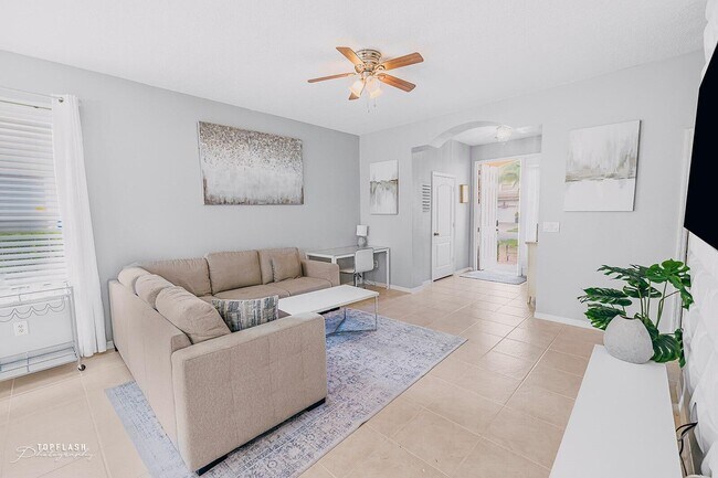 Foto del edificio - 701 Seminole Palms Dr