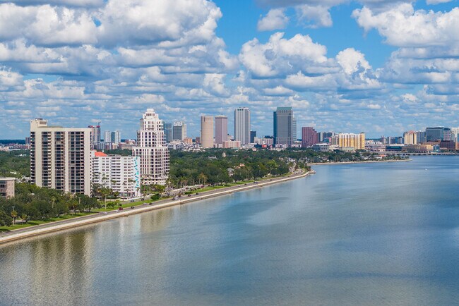 Foto del edificio - 2900 W Bay to Bay Blvd