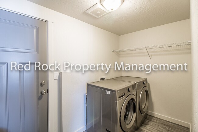 Foto del edificio - 2616 N Arties Ln