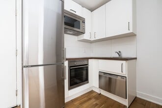 Building Photo - 54 Maitland St