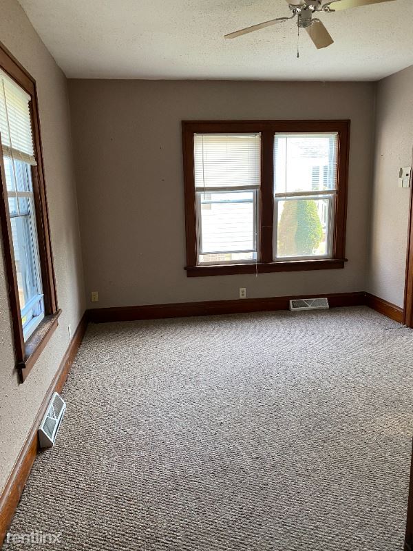 Building Photo - 3 br, 1 bath House - S. Watertown St.