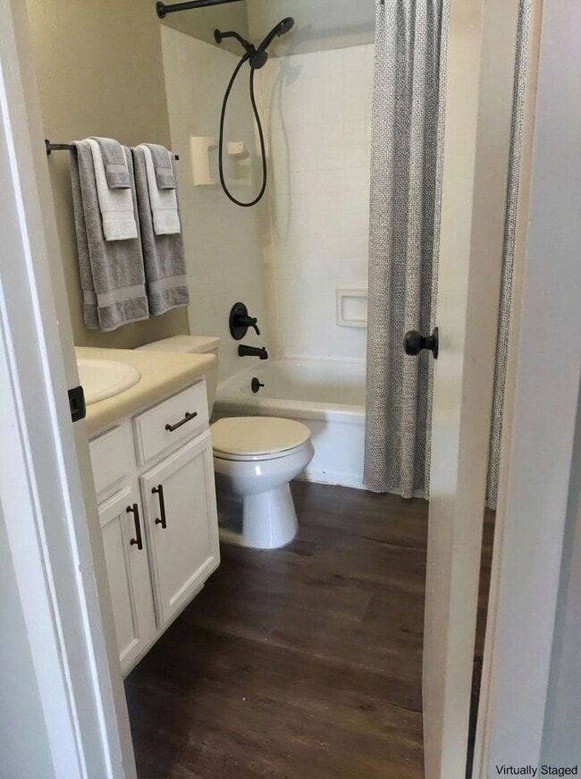 Foto del edificio - STERLING COURT APARTMENTS