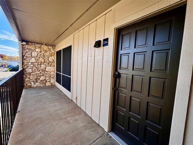 Foto del edificio - 500 E Riverside Dr