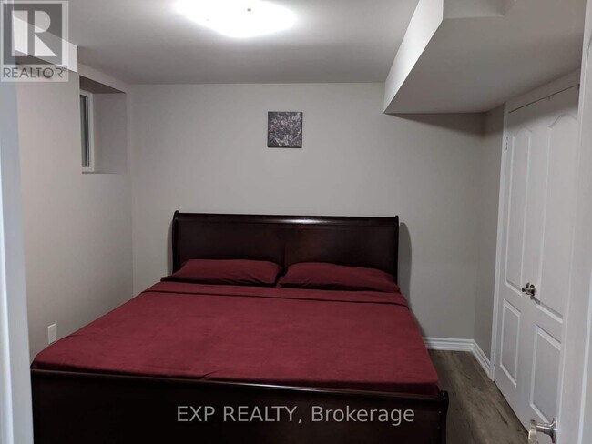 Photo du bâtiment - 15 Kalmia Rd