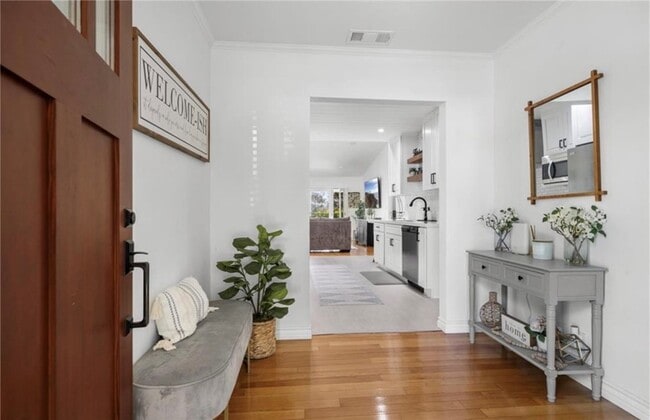 Foto del edificio - 7578 Midfield Ave