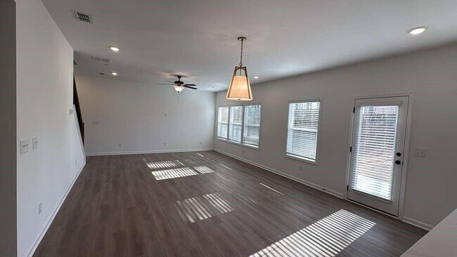 Foto del edificio - 362 Silverleaf Trl