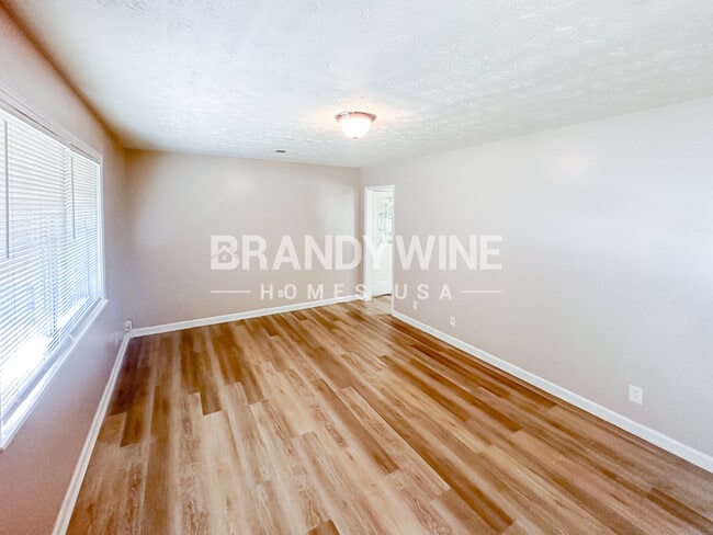 Foto del edificio - 6230 Cedar Wood Dr