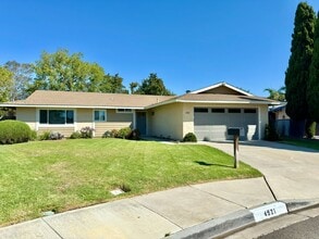 Building Photo - 4921 Loma Ct