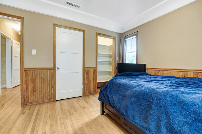 Bed 1 - 10915 White Oak Ave