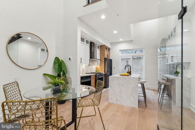 Building Photo - 1106 N Bodine St