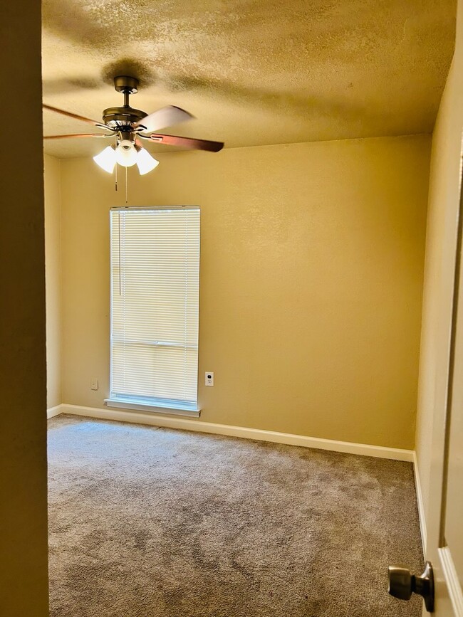 Foto del edificio - 2914 Lakeland Dr