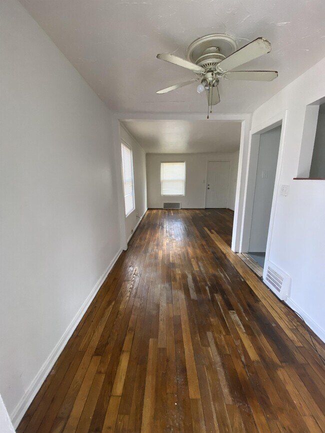 Foto del edificio - 1468 E 252nd St