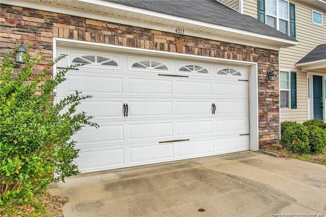 Building Photo - 4213 Pleasantburg Dr