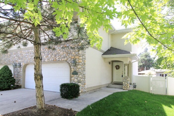 Primary Photo - 7826 E White Pine Way