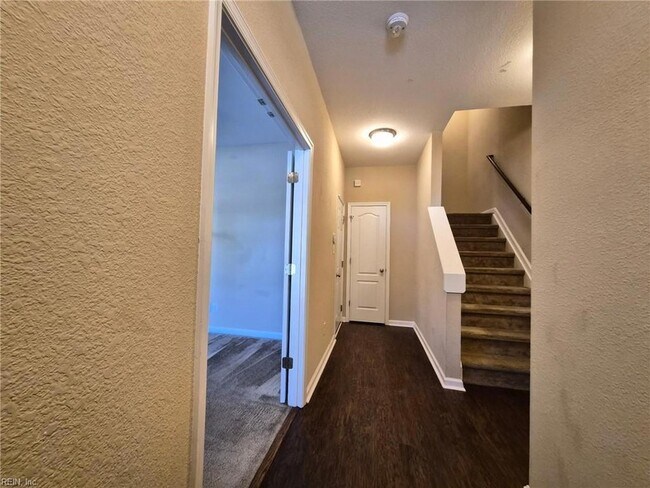 Building Photo - 279 Tigerlilly Dr