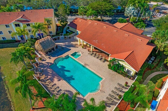 Foto del edificio - 8271 Key Royal Cir