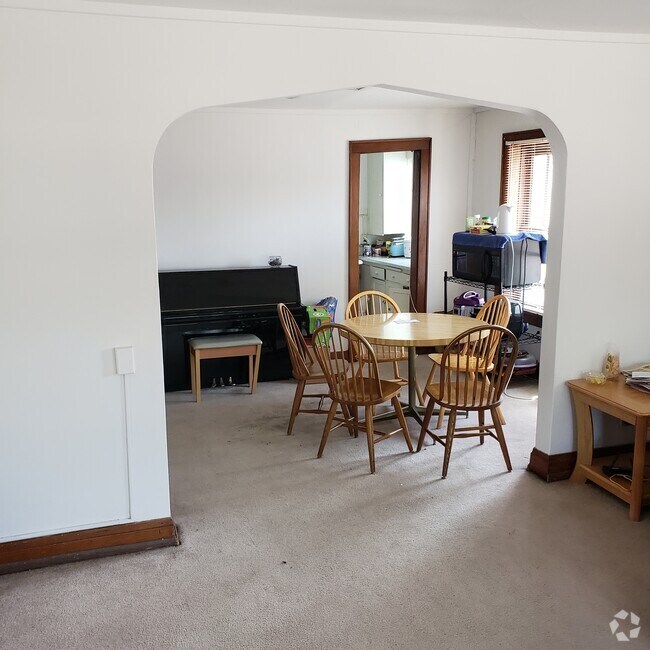 Wingra Apartments for Rent with Hardwood Floors Madison, WI 1 Rentals