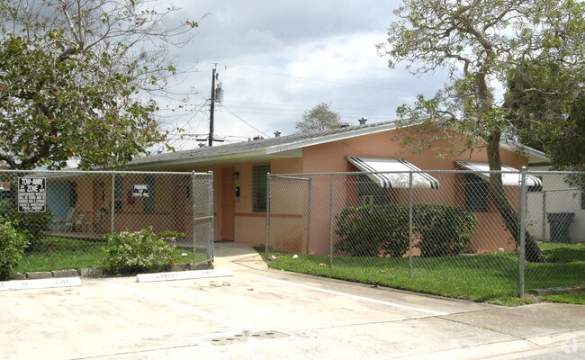 Building Photo - The Pines Apartments
