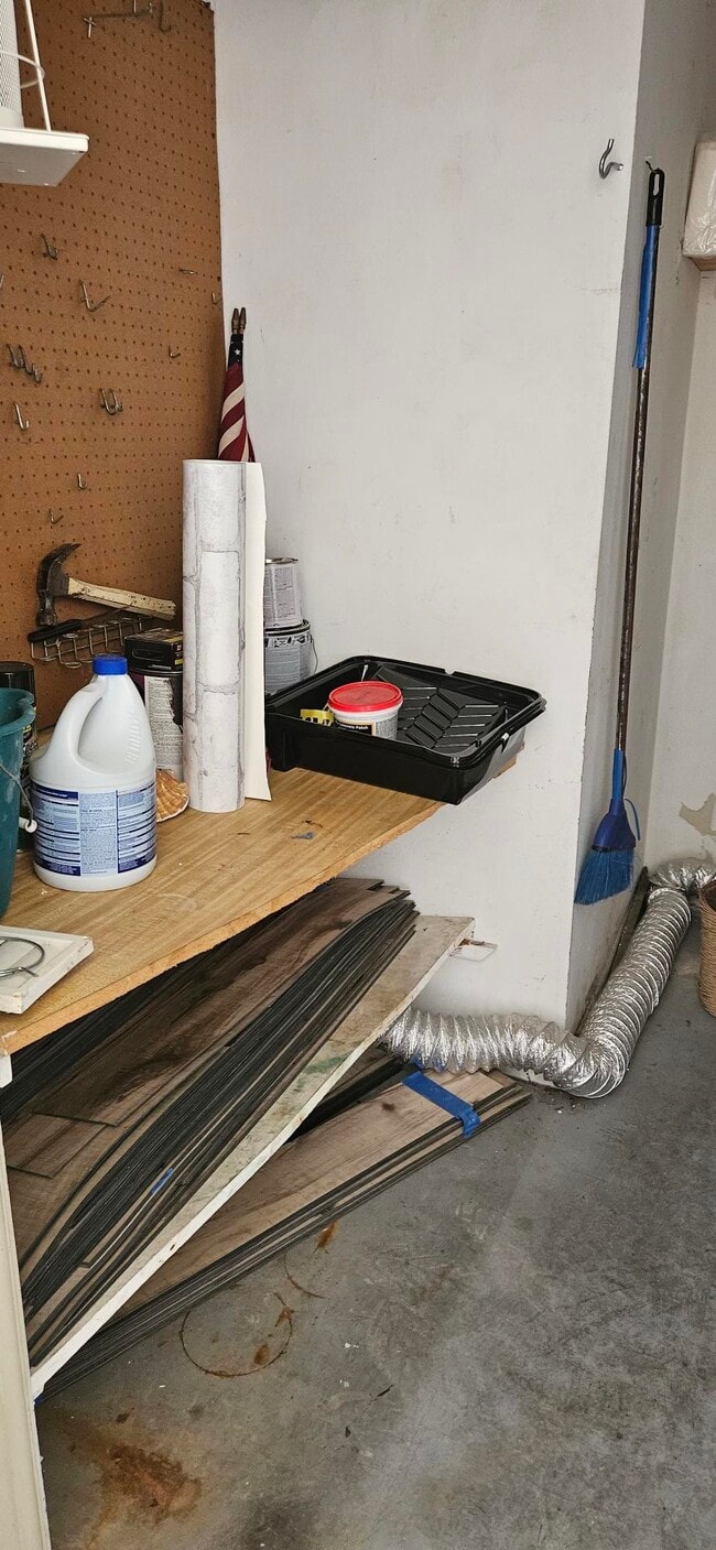 Building Photo - 6215 Green View Cir