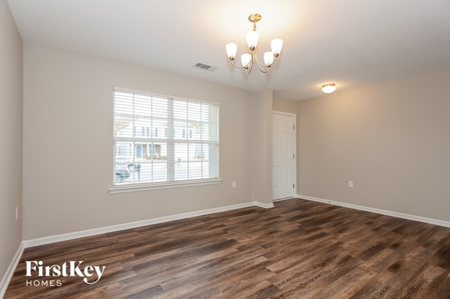 Building Photo - 1831 Eastway Dr