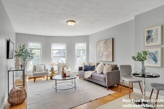 Building Photo - 73 River St