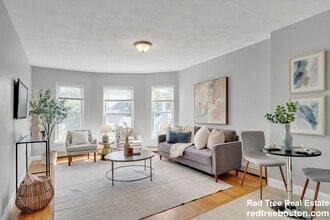 Building Photo - 73 River St