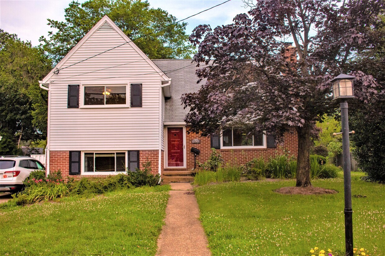 Primary Photo - 1509 Bay Ridge Ave