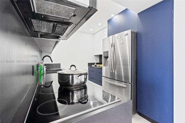 Building Photo - 20301 W Country Club Dr