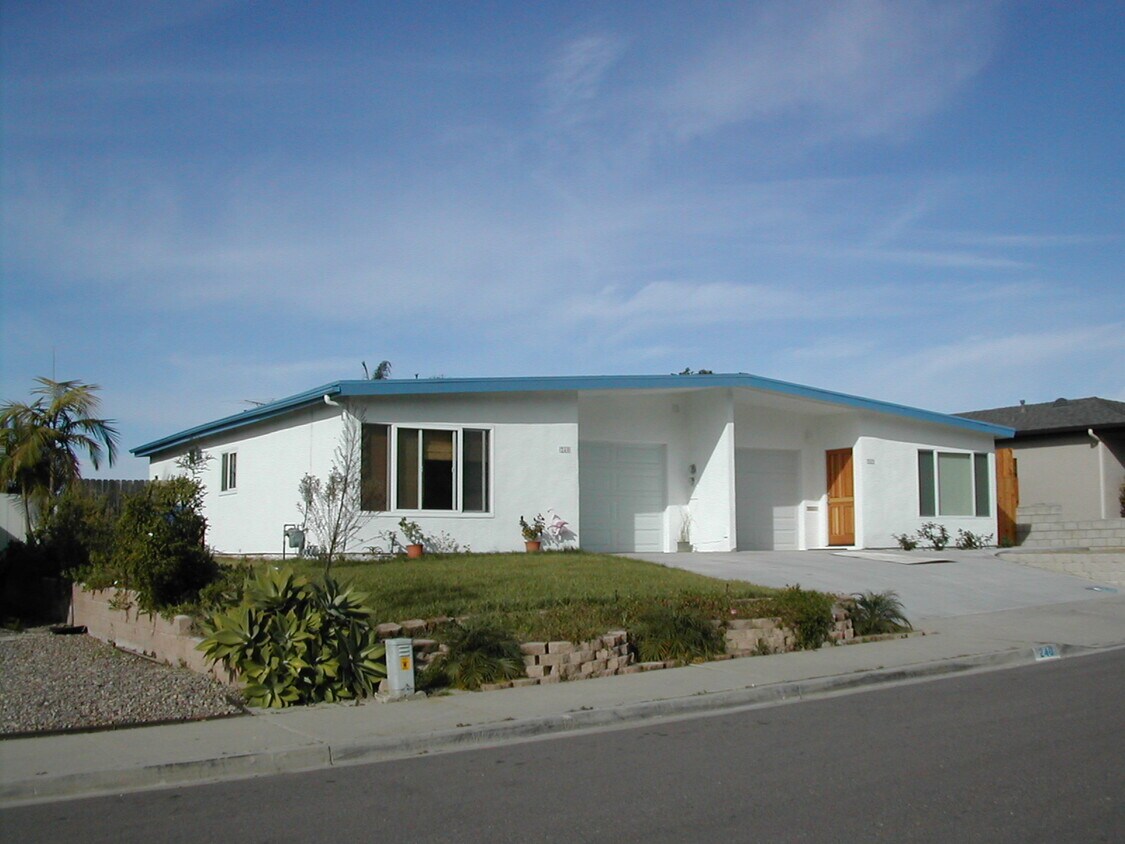 Primary Photo - 240 Fraxinella St