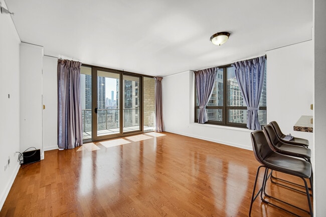 Foto del edificio - 420 E Waterside Dr