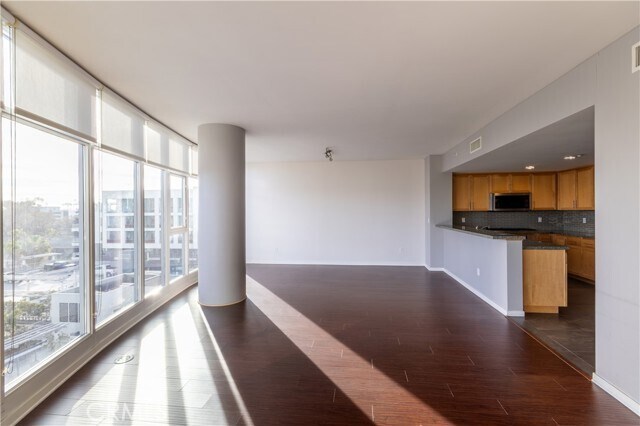 Foto del edificio - 400 W Ocean Blvd